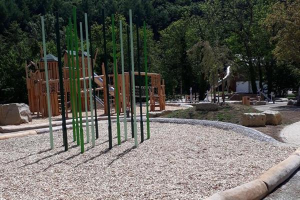 Mikado Kletterstangen - Erlebnispädagogischer Spielplatz Heringer Millen
